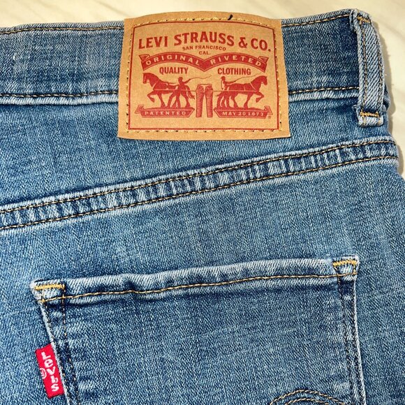 Levi's Women's Denim Bermuda Shorts Size 26 - Picture 7 of 9